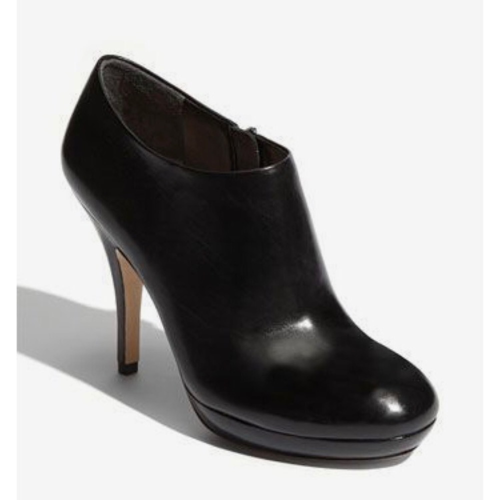 Via Spiga Black Leather Zip Ankle Booties Size 7.5